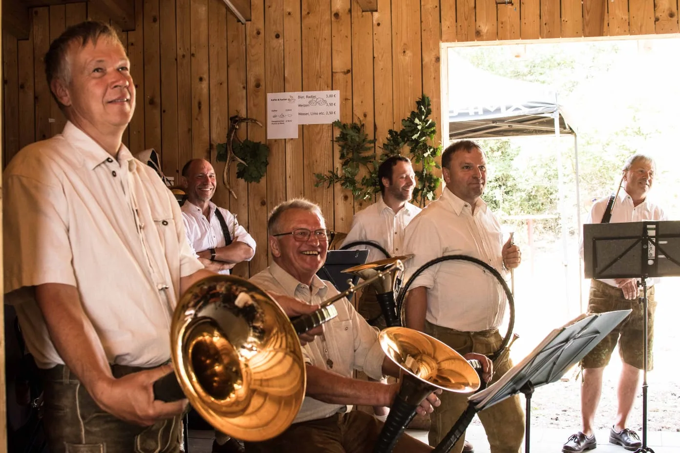 Jagdhornmusik beim 50-jährigen Jubiläum.