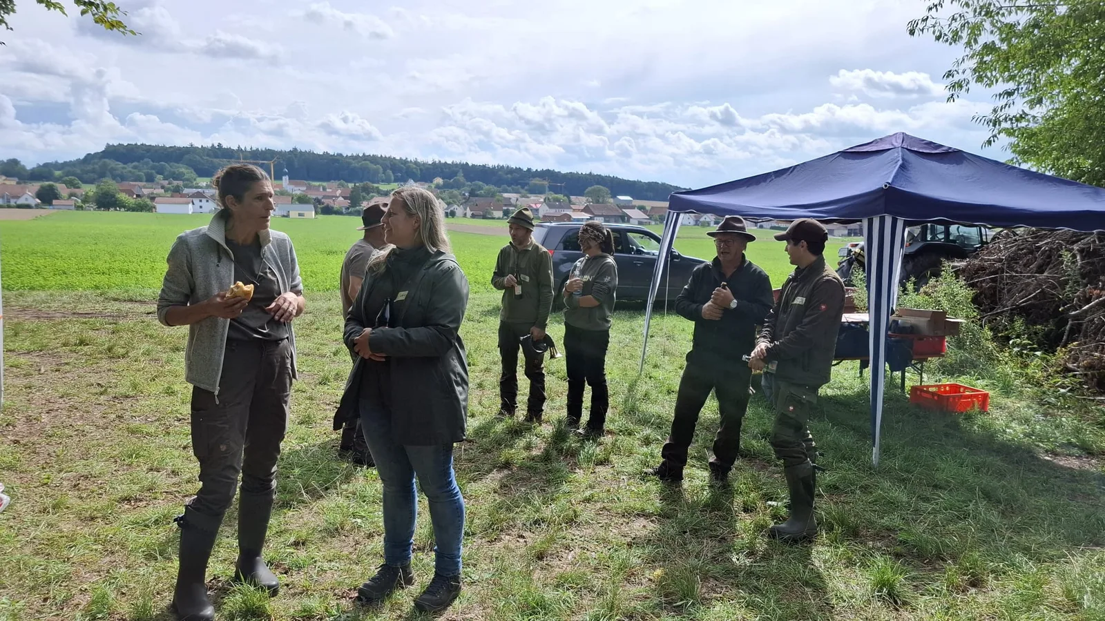 Zeit für eine Pause am Waldrand.