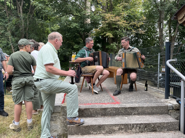 Zwei Harmonikaspieler beim Sommerfest 2025 am Arzberg