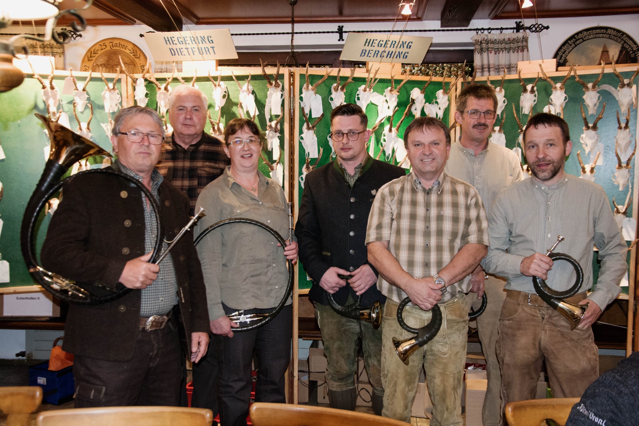 Unsere Jagdhornbläser mit ihren Instrumenten
